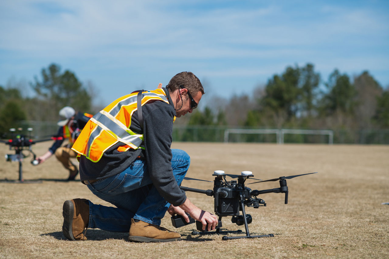 Трассирование линейных сооружений квадрокоптером - DJI решений для вашего  бизнеса